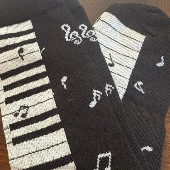 Musical Note and Piano Key Socks Set,tie,bow tie,pin in gift box 5 piece set - Picture 8 of 17